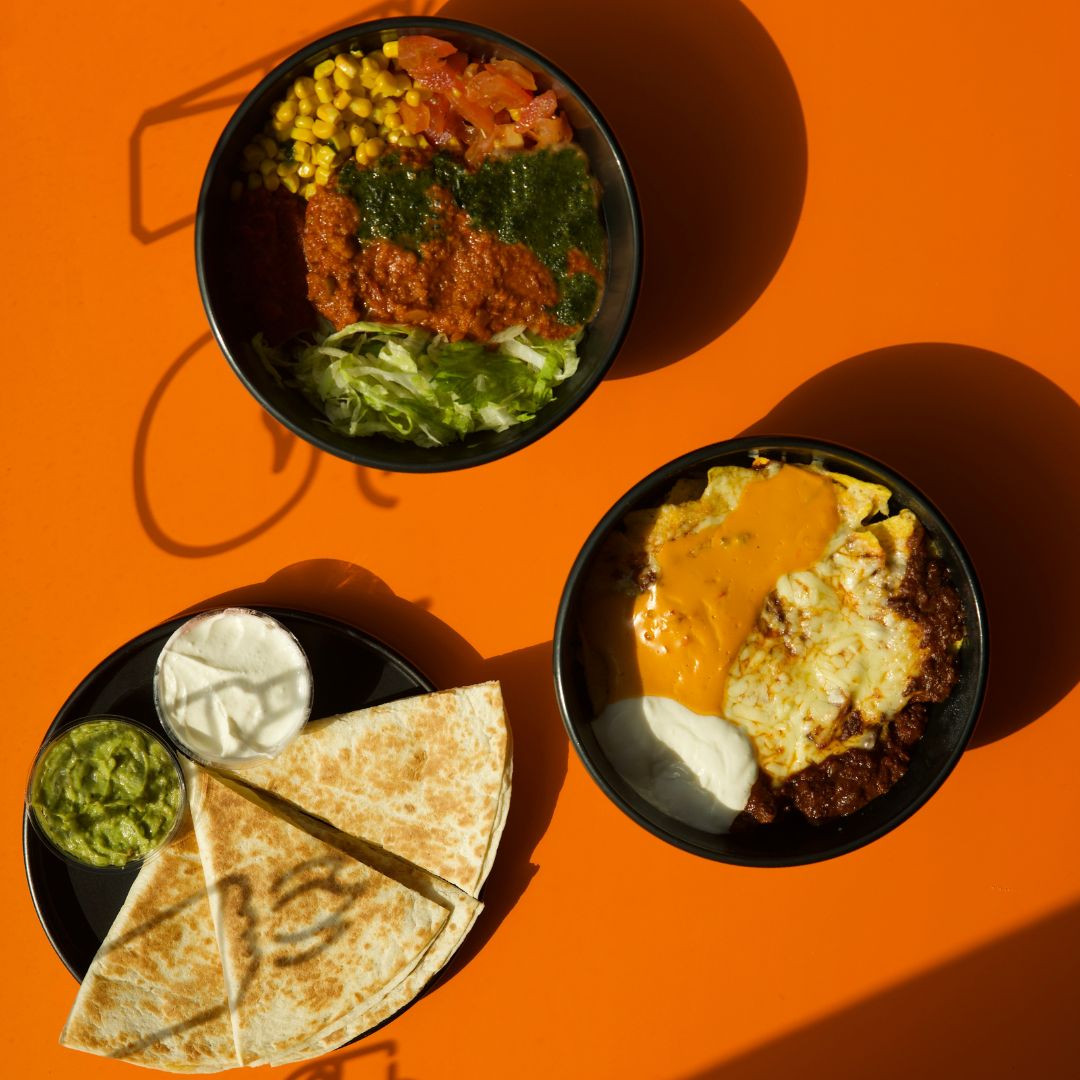 Burrito Company - Tisch mit verschiedenen Gerichten