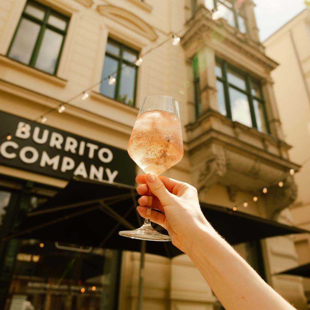Burrito Company - Getränk vor Restaurant